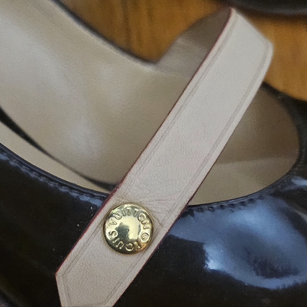 AUTHENTIC Louis Vuitton brown patent leather heels👠 - Picture 4 of 6